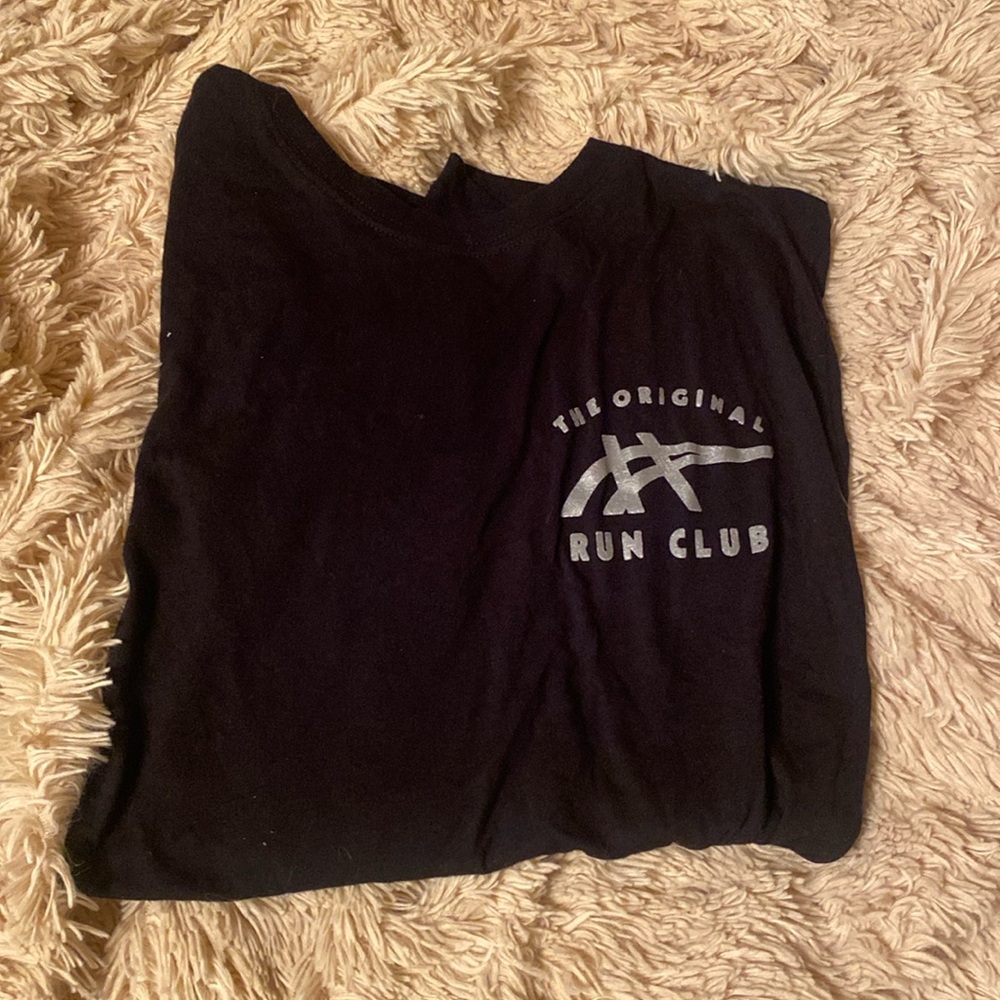 Black asics original run club t shirt